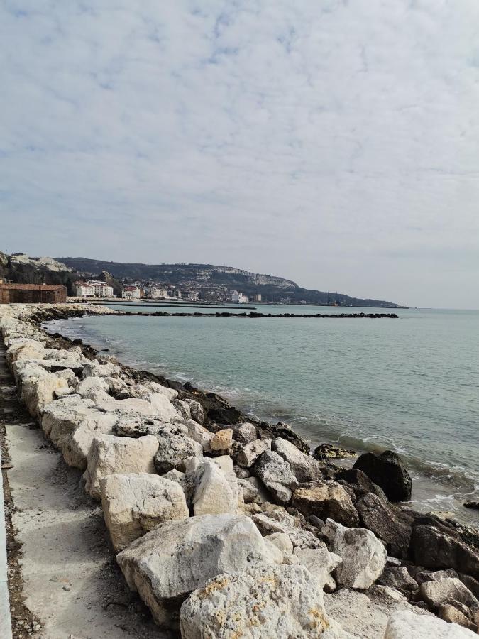 Луксозен двустаен в Балчик с морска гледка Экстерьер фото